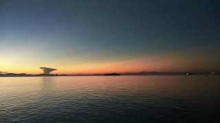 STORY WA#Keindahan Senja Di laut;