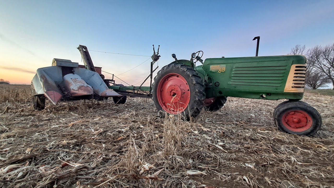 Corn Pickin' and a Grinnin': The Oliver 73 goes to the Corn Field