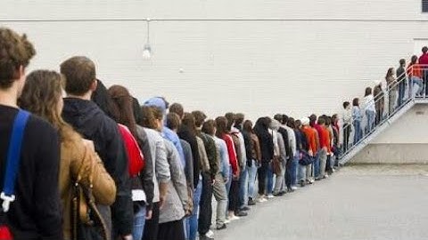 Queue Insertion and deletion in Queue c++ | Data structure with array implementation