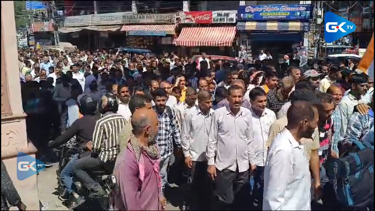 PHE daily wagers hold protest in Jammu, demand regularisation - YouTube