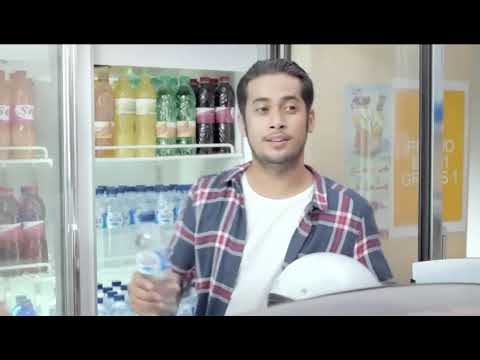 Ngakak! Iklan Aqua Kurang Fokus