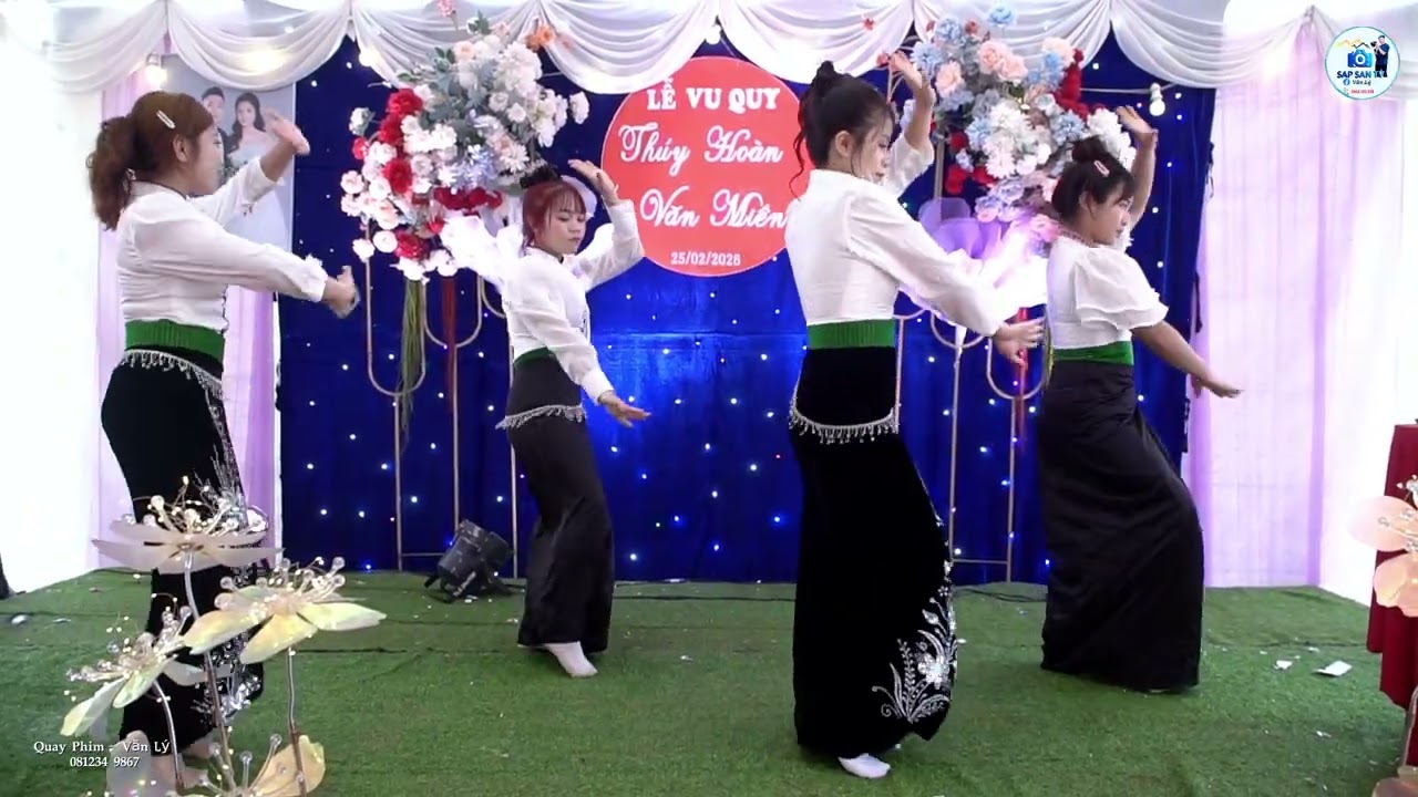 CÔ DÂU THÚY HOÀN CÙNG CÁC EM GÁI BẢN NÀ BÓ MÚA ÀI Ý AI AI SÔI ĐỘNG CẢ HÔN TRƯỜNG