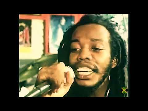Winston McAnuff and the Black Kush Band - Fea Live