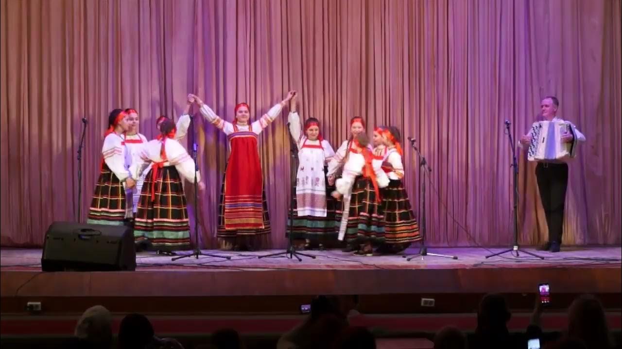 Вечер матушка танец. Природа вечер. Ансамбль ягодка в цкз. Красивый закат в деревне. Вечер матушка танец.