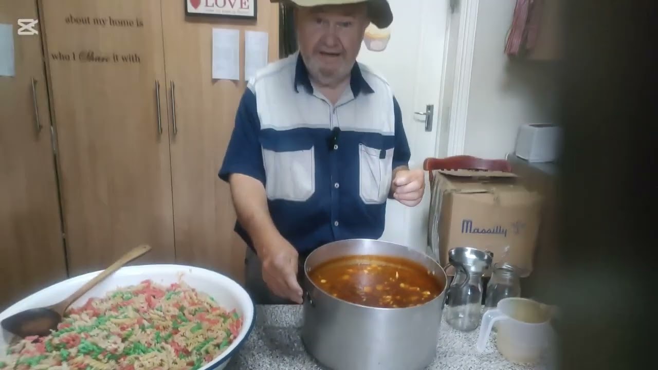 Oom Koos maak Kerrie-Noedelslaai