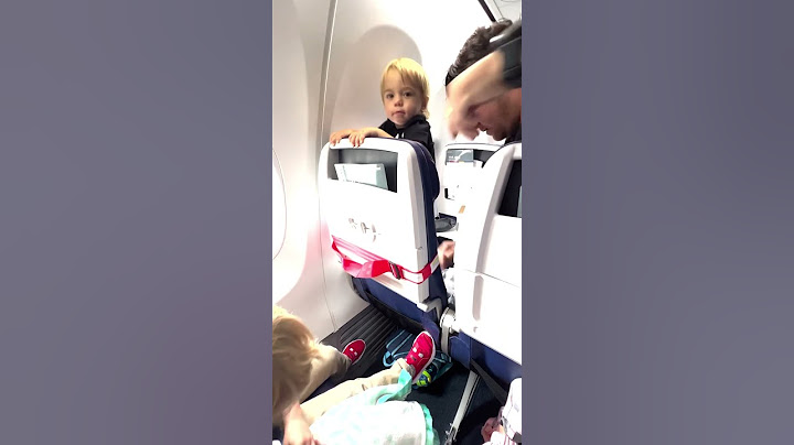 Tips for flying with kids #safety #lifehacks #plane #travelwithkids #shorts