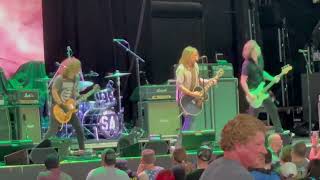 SOUL ASYLUM Perform BLACK GOLD & a Sitdown Mid-Song To The Appreciative Crowd at Tampa AMPA 8/28/24