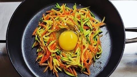 밀가루 절대 넣지 마세요! 애호박과 당근은 밥 대신 이렇게 드세요~든든한 한 끼 식사로 충분합니다. 뼈 건강, 눈 건강, 혈당 안정에 좋은 애호박 당근 요리