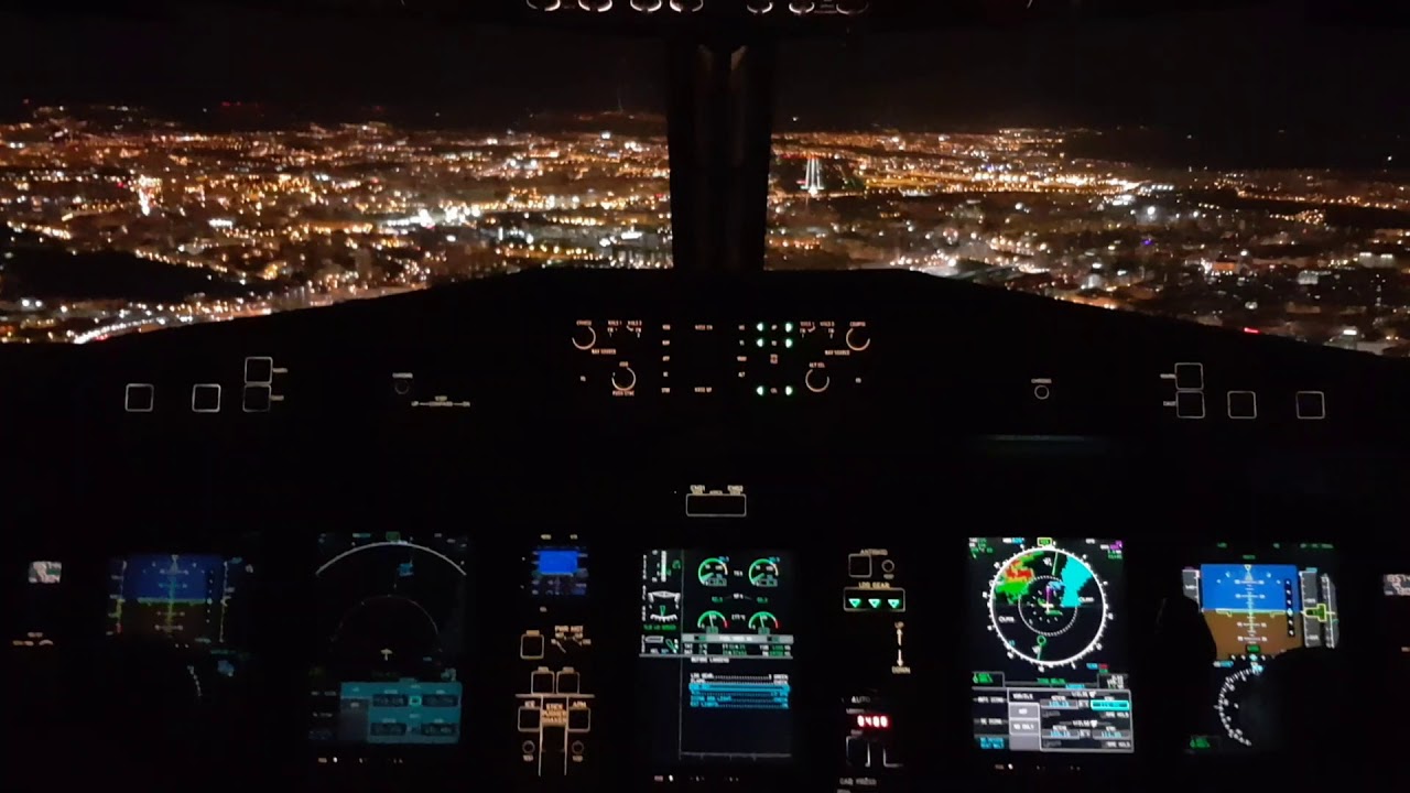 ATR72-600 Night landing at Lisbon (LPPT), Portugal