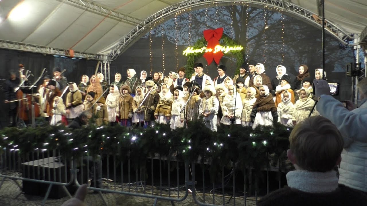 Advent ve Strážnici - soubory Fěrtúšek a Žerotín s cimbálovou muzikou Jožky Šťastného