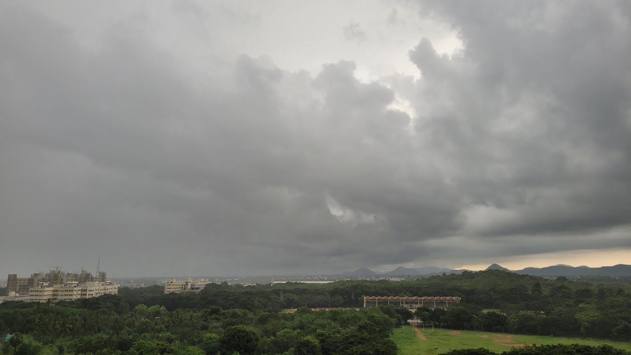 Timelapse Of Some Nice Dark Rainy Clouds Youtube 