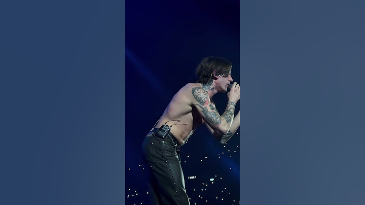 Rkomi blu live a Milano per il no stress tour con Irama