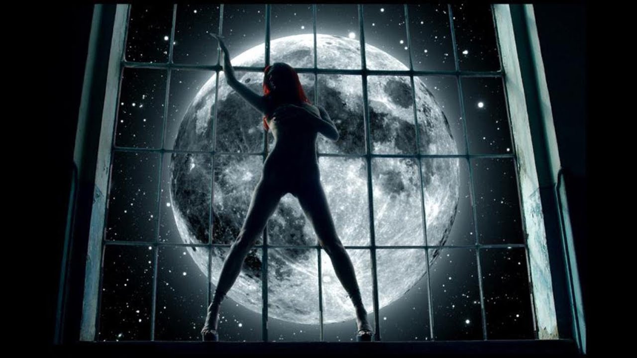 Evil Woman Executive: Full Moon Night - 01