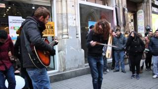 Beyoğlu İstiklal Caddesi Sokak Müzisyenleri Karadeniz Havası Ahmet Özdamar