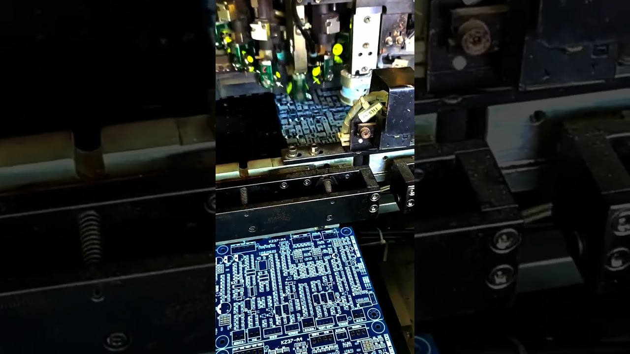 Electronic components pick and place automatically