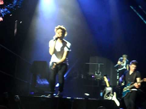 One Direction, She's Not Afraid, Manchester - SECOND ROW