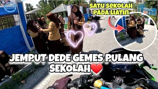 JEMPUT DEDE GEMES PULANG SEKOLAH PAKE ZX || SATU SEKOLAH PADA HEBOH🤣 || Indonesia Motovlog (100)