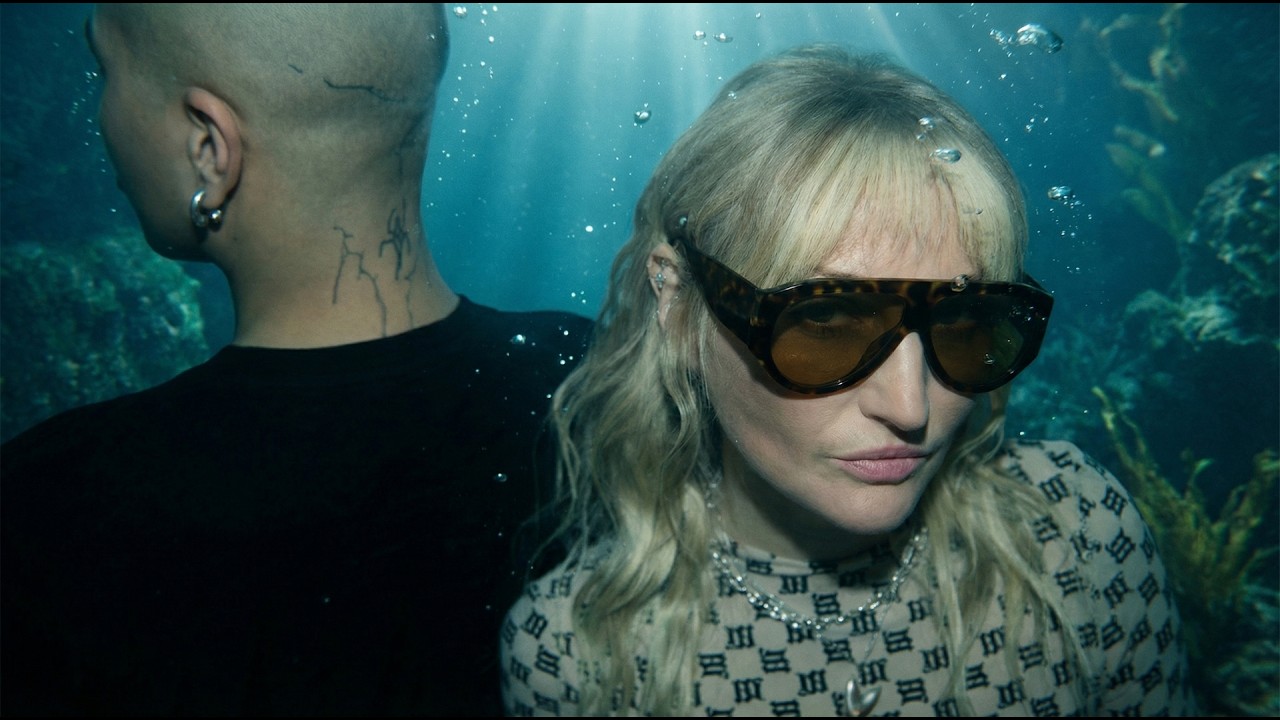 Watch Reni Jusis - STILO (Official Video) on YouTube Watch Reni Jusis - STILO (Official Video) on YouTube