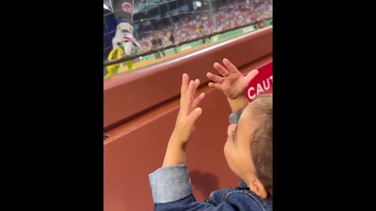 Francisco Lindor and his daughter are too wholesome 🫶🧡 #shorts