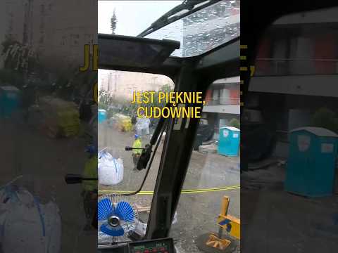 Praca dźwigu podczas