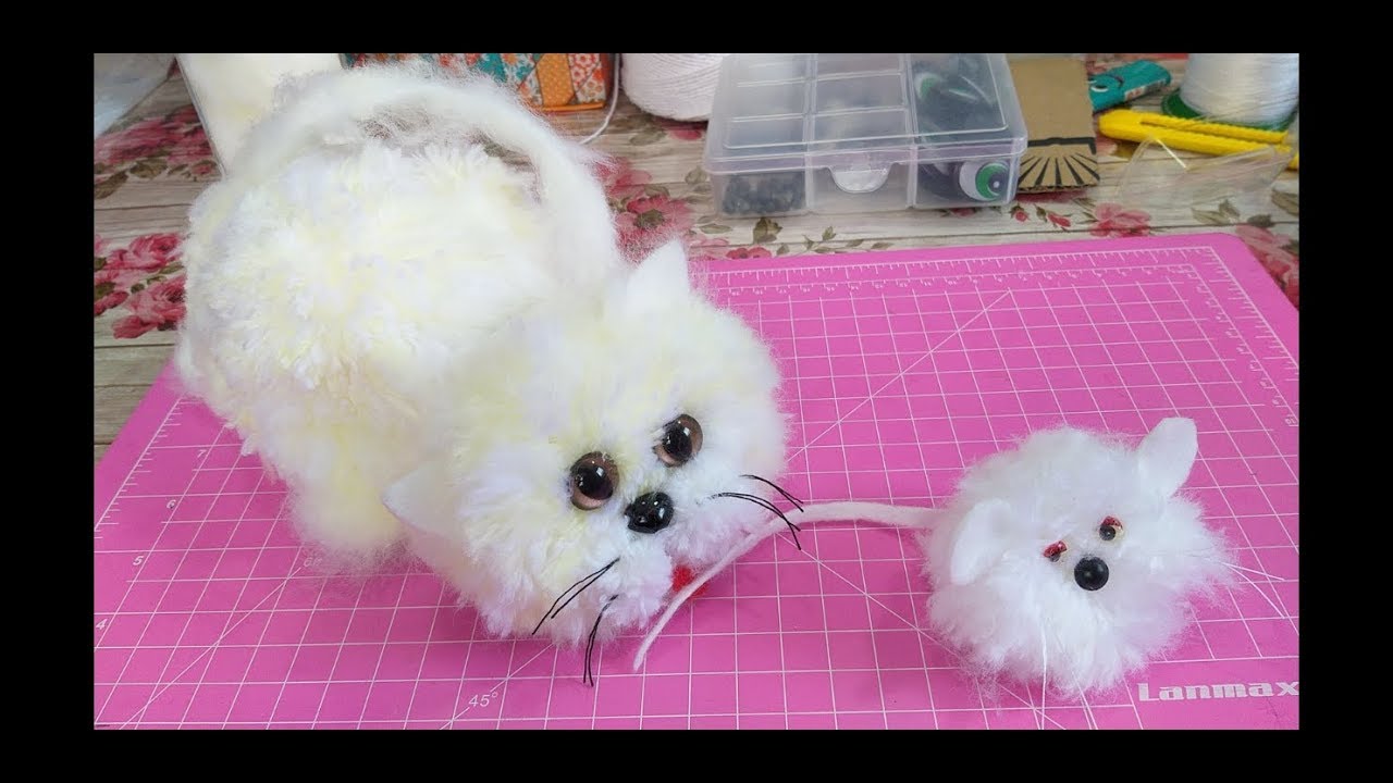 GATO SUPER FOFO  DE LÃ NO POTE DEITADO E COM RATINHO DE LÃ