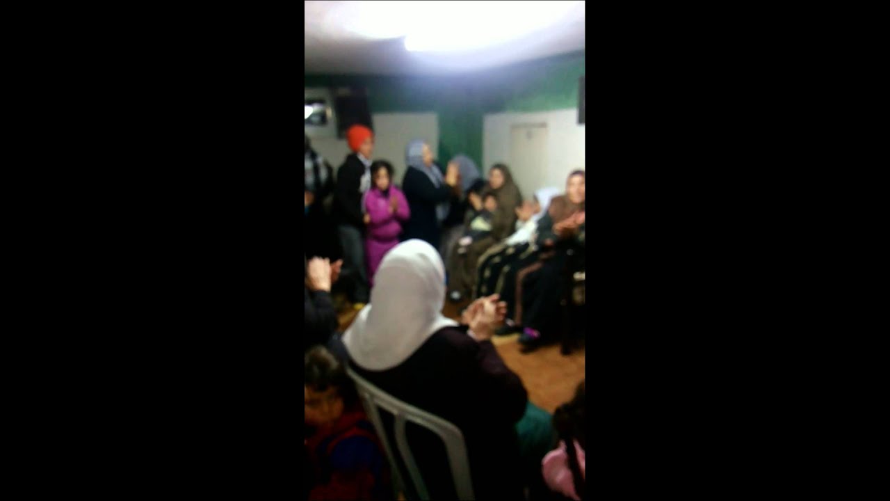 اجواء من الفرحة تعم في منزل الاسير جمال ابو جمل