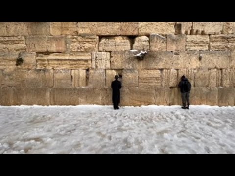 Una fuerte nevada provocada por temporal Elpida corta los accesos a Jerusalén