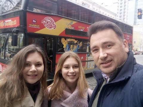 Экскурсия по Киеву на двухэтажном автобусе-кабриолете, дом в котором живет Кличко
