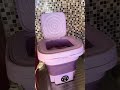 Mini máquina de lavar roupas. Portátil e dobrável para guardar.