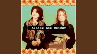 Video thumbnail of "Alaitz eta Maider - Txanpon baten truke"