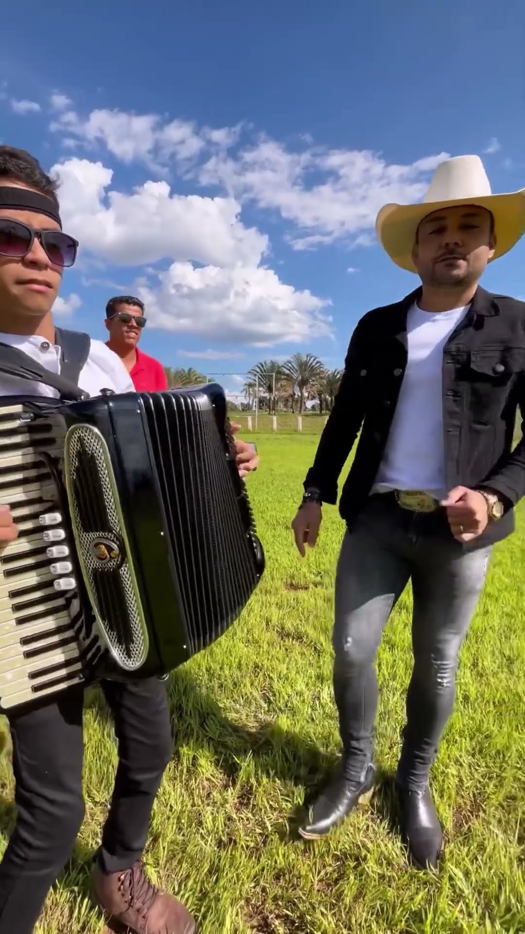 Forró do meu Goiás quem gosta dessa música deixa um comentário #boanoiteee #leaozinho #musica