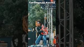 Timéo Kravitz Sparking Gonna Go My Way Sur La Scène Du Concié