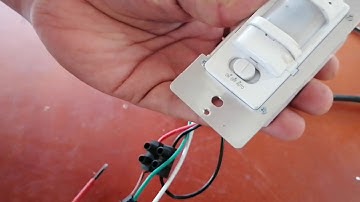 CONEXIÓN SENSOR DE MOVIMIENTO A REFLECTOR