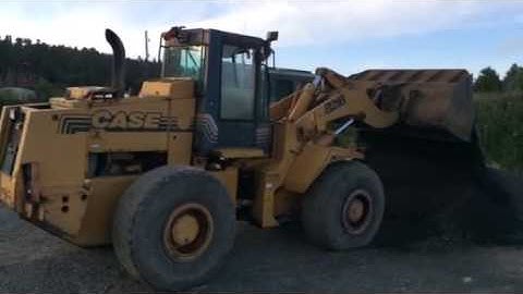 Case 821B loading Shovel