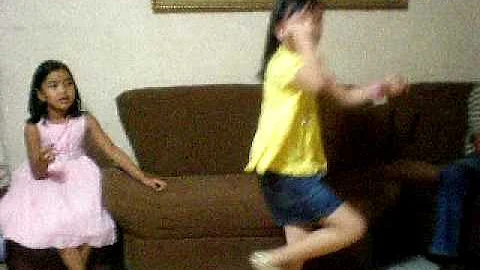 Jillian Quinn Sia dancing Tik tok