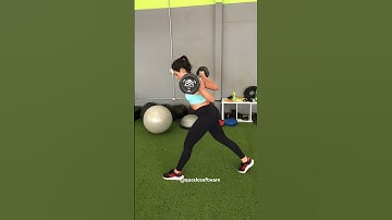 Agachamento afundo com barra