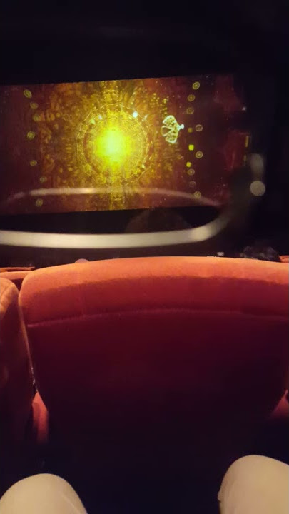 Perbandingan nonton film 3D dan 2D di Bioskop menggunakan Kacamata 3D.