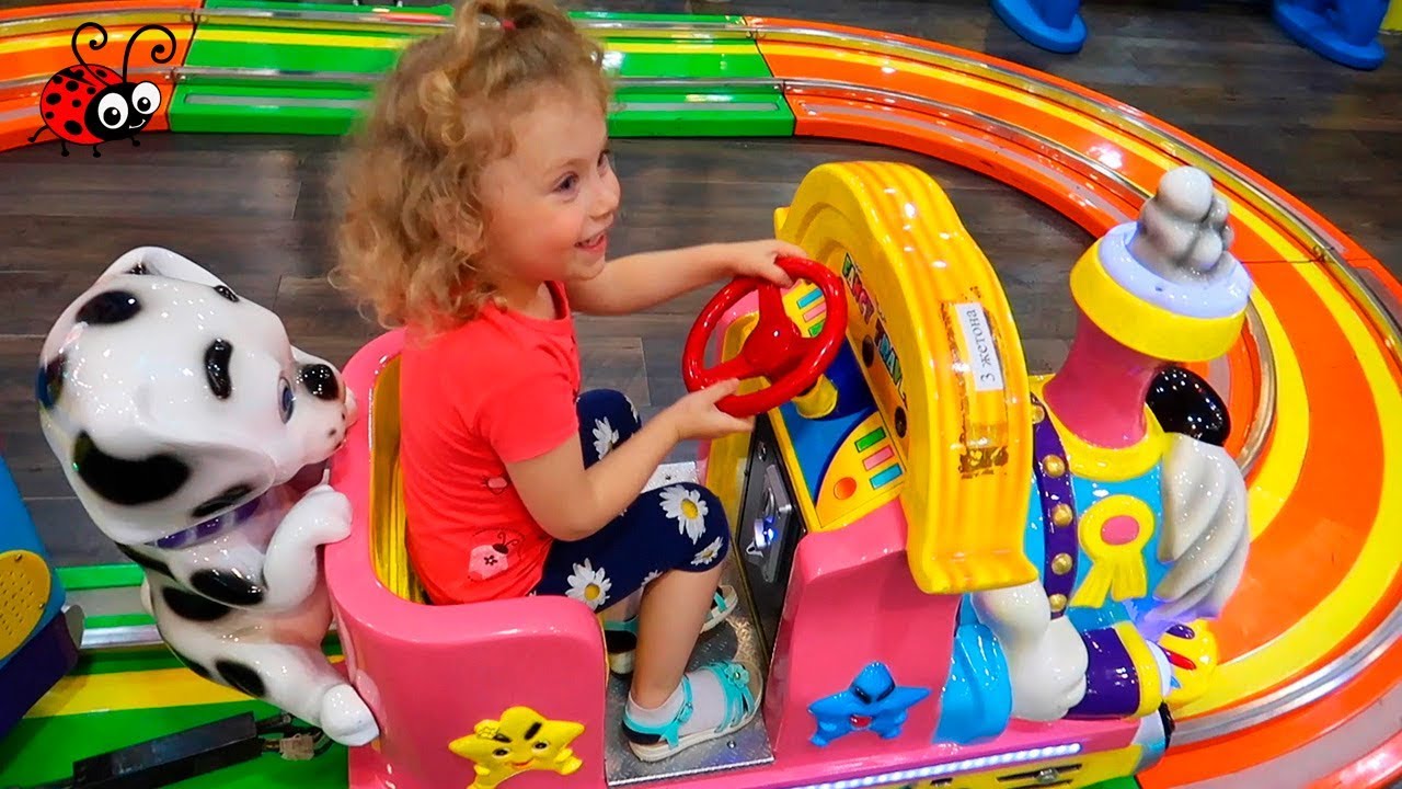 Melissa si Jasmina LA TEREN DE JOACA Video pentru Copii