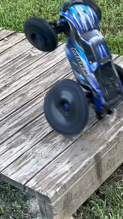 Traxxas Maxx on 6s is CRAZY