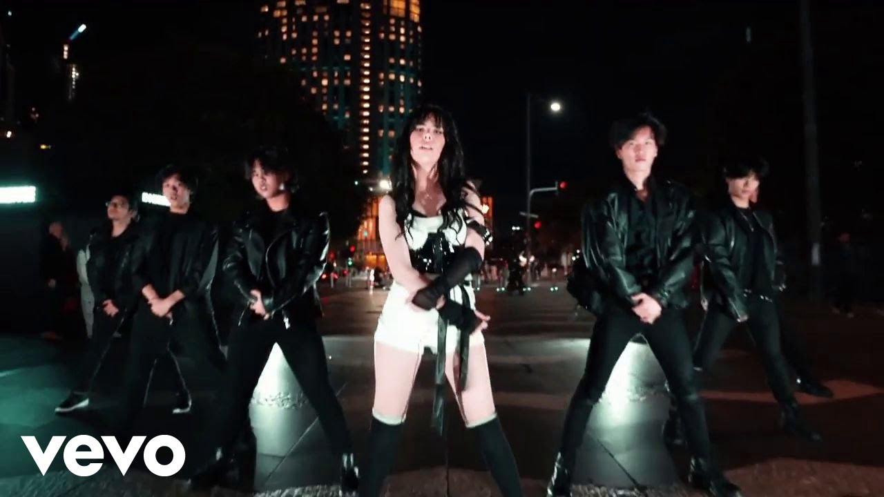 LeeA - Domino ft.Moti (Official Video)