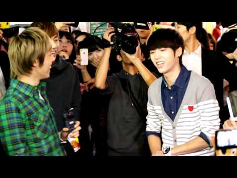[FANCAM] 111006 홍대 게릴라 데이트 Woo Hyun (3)