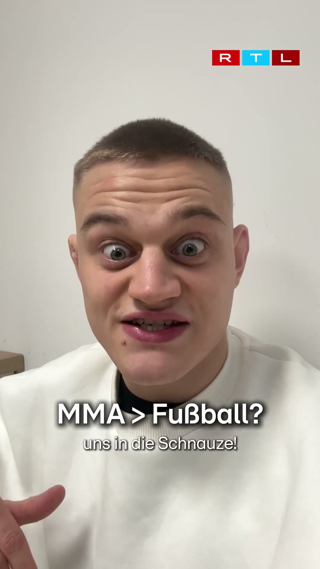 Manuel Neuer hat das gestern Abend bisschen persönlich genommen ?#fussball #mma #rtlmma #oktagon