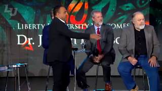 Jordan Peterson Rushed by Fan Crying for Help (at Liberty University Convocation)