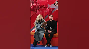 Кто прячется в пальто у Этери ТУТБЕРИДЗЕ? Полная версия в Telegram @fsfancams