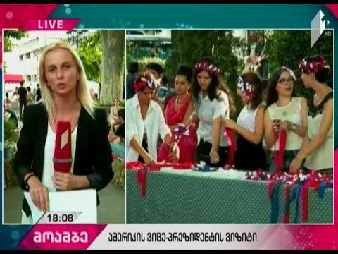 მაიკ პენსს პუშკინის სკვერში მოქალაქეები დახვდებიან