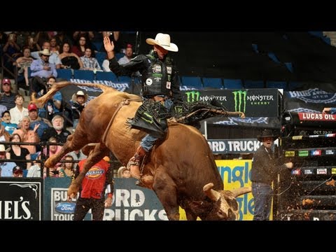 J.B. Mauney makes history riding Bushwacker for 95.25 points - YouTube