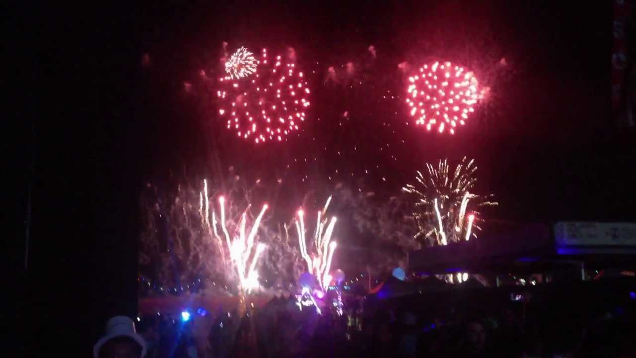 Guarda EDC 2013 - Fireworks viewed from the BassCON Stage (Electric Daisy Carnival, Las Vegas) su YouTube Guarda EDC 2013 - Fireworks viewed from the BassCON Stage (Electric Daisy Carnival, Las Vegas) su YouTube