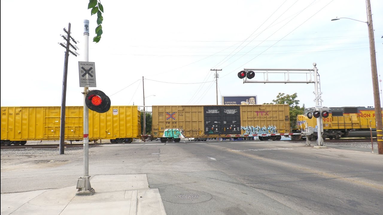 UP 9910 Stockton Turn Local North E Tokay St. Railroad Crossing (Lodi