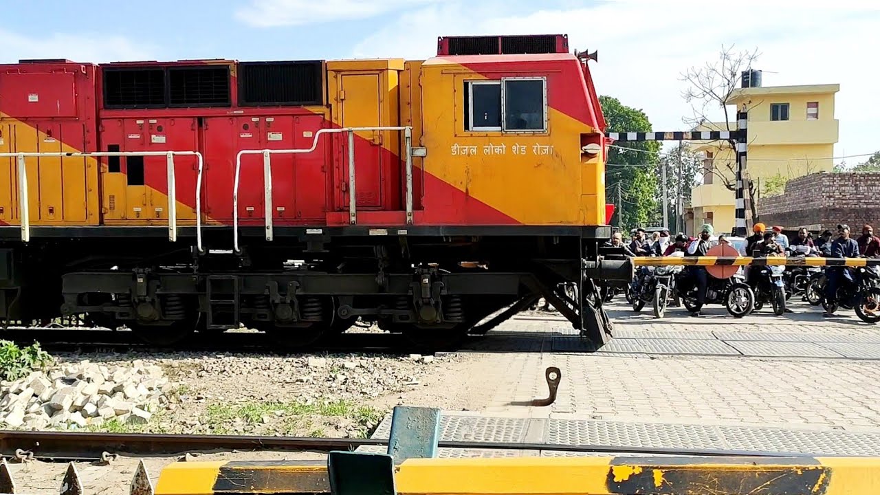 VERY LONG Train Honking, Chugging & Accelerating at Railgate Fatak | Railway Gate | Railroad Train