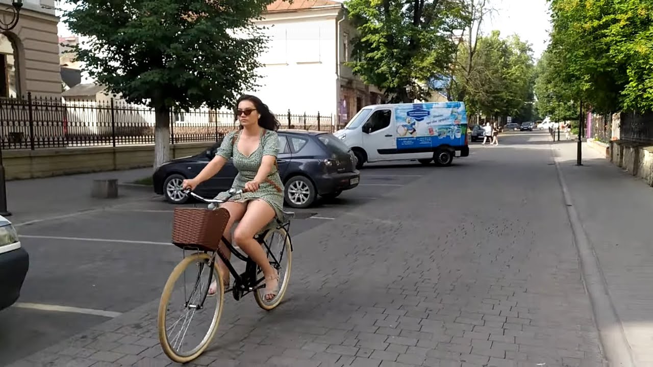 Івано-Франківськ: вулицею Шевченка в парк імені Шевченка 14 липня 2021 р.